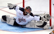 pg模拟器官网_马刺社媒晒NBA杯淘汰赛战胜湖人赢球海报，尚帕尼成海报主角