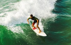 pg模拟器官网_亚泰全队抵达武汉备战，新帅谢晖首次随队指挥，塞尔吉尼奥解禁复出增强战力